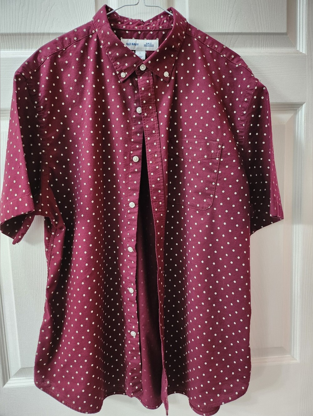 Old Navy Maroon Short Sleeve Button-Up with White Polka Dots